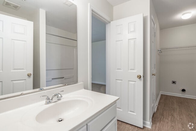 1BR, 1BA - 753SF - Bathroom