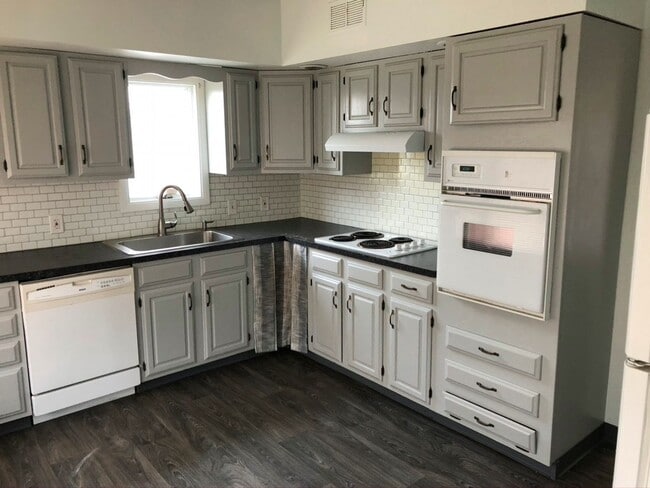 Photo - 153 Main St Unit 2nd Floor  WHITE 85