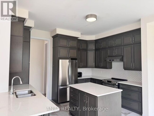 Photo - 3345 Erasmum St