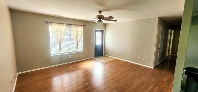 Photo - 431 SE Dalva Ave