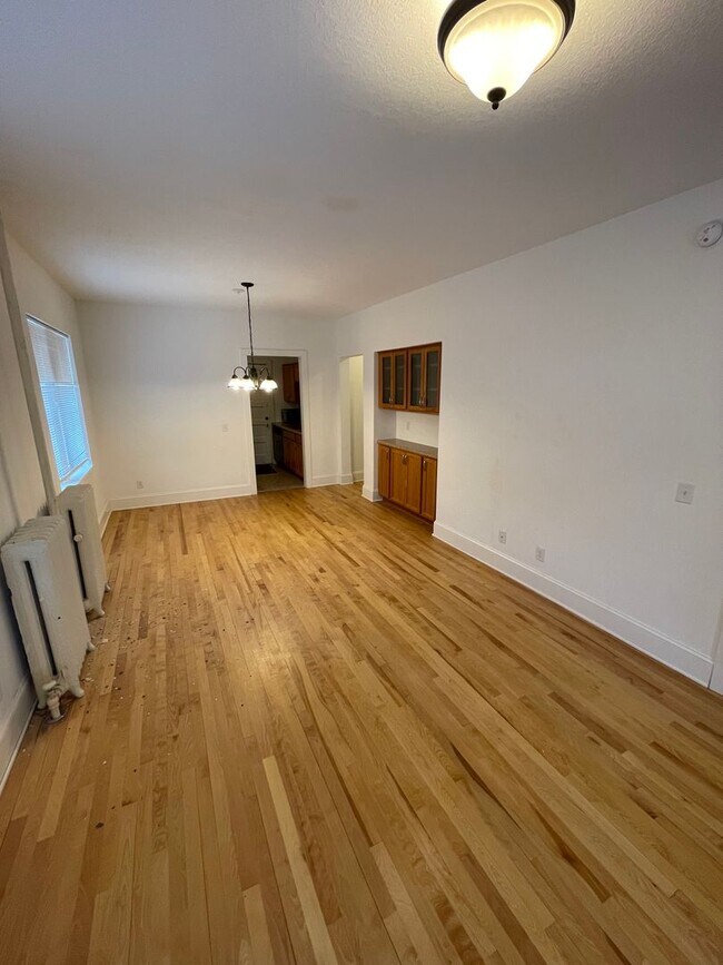 2118 Dupont Avenue S