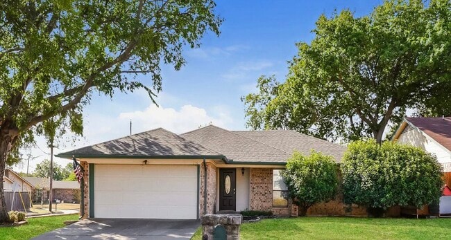 Building Photo - AVAILABLE NOW