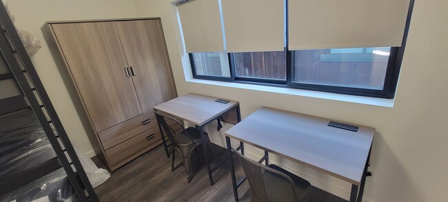 Beds Available in Newly Renovated Building... - Beds Available in Newly Renovated Building... Apartment Unit B - Room 1