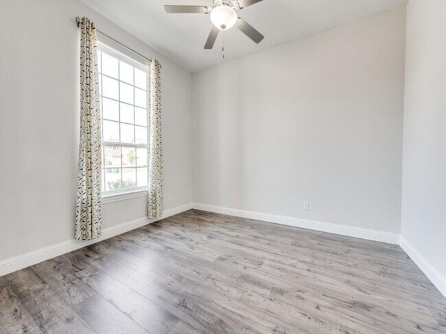 Photo - 16616 Sunnyland Dr