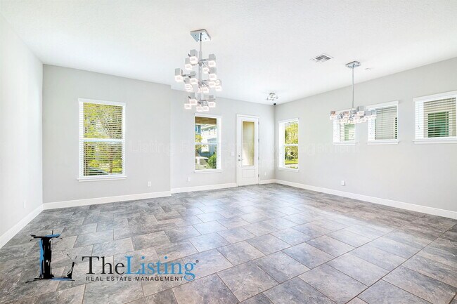 Photo - 8555 Pinter St