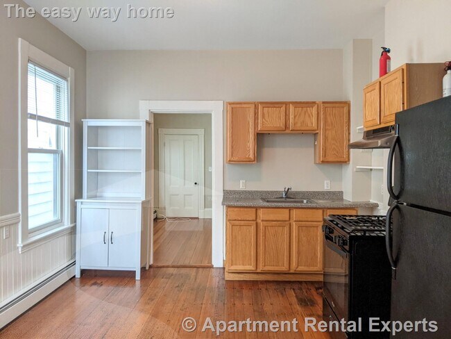 Building Photo - 18 Park Ave Unit 1