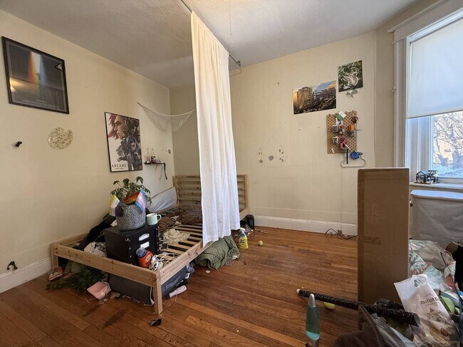 Photo - 153 Kelton St