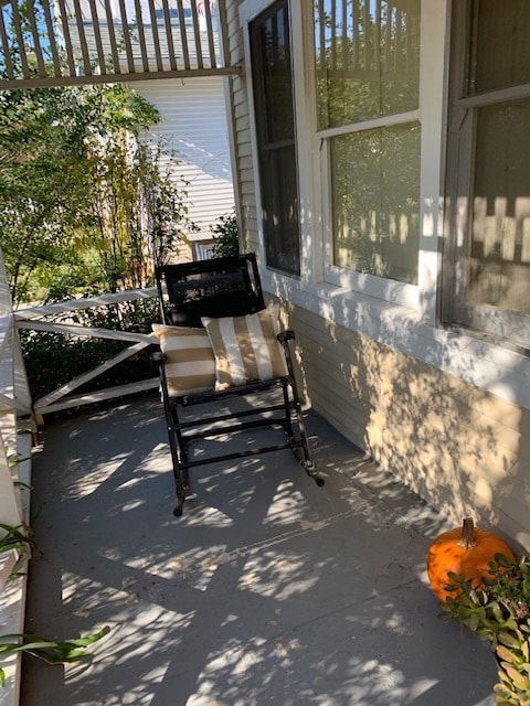 Front Porch, spacious n private - 1233 22nd St Apartments Unit 1233