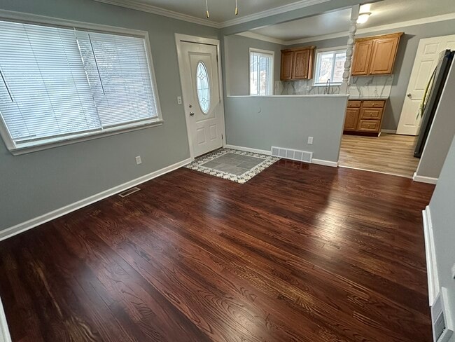 Photo - 19566 Webster St