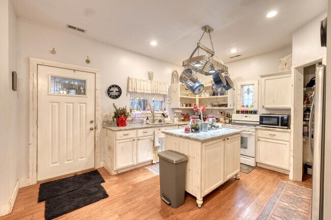 Photo - 88 Steelaway Ln