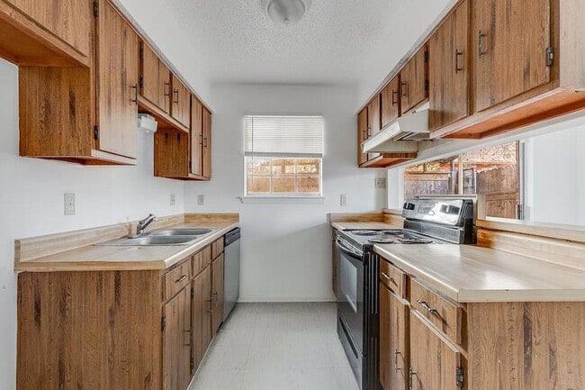 Photo - 55 Brandon Hall Dr Unit B