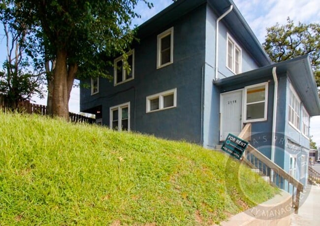 Building Photo - 2114 L St Unit 2116