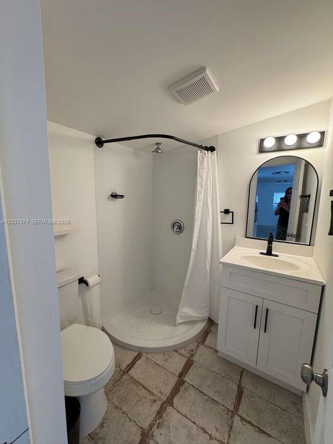 Photo - 17301 NE 19th Ave Unit 3