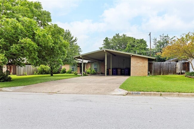 Building Photo - 2200 Lanier Dr Rental