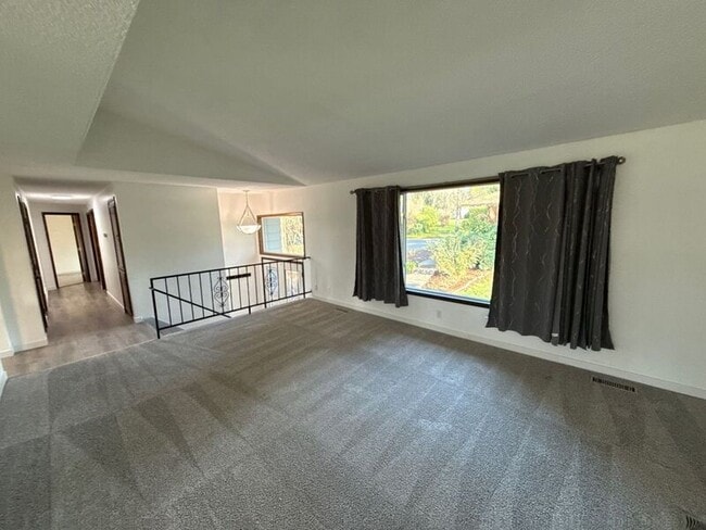 Photo - 869 Meadowlawn Dr SE