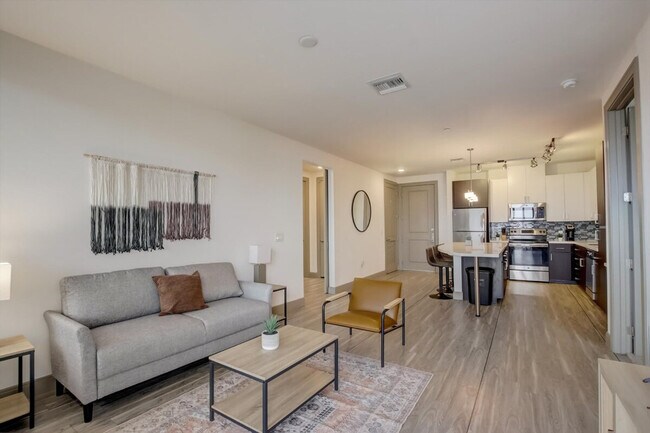 Photo - 555 N College Ave Unidad ID1014599P