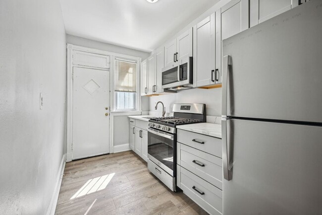 Photo - Newly Renovated 5BR/2BA Brownstone, Washer/Dryer