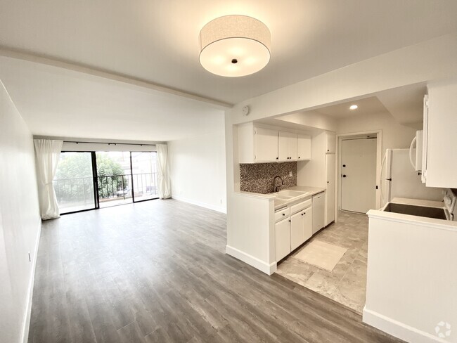 Building Photo - 1803 E Ocean Blvd Unit 303 Rental