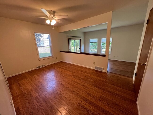 Photo - 3 Bedroom home with garage, laundry and fenced yard!
