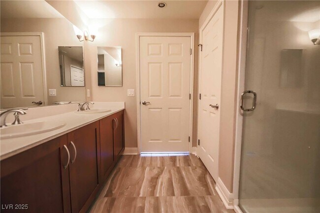 Building Photo - 150 S Las Vegas Blvd Unit 1217