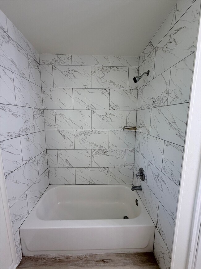 Photo - 807 W Murrill Ave