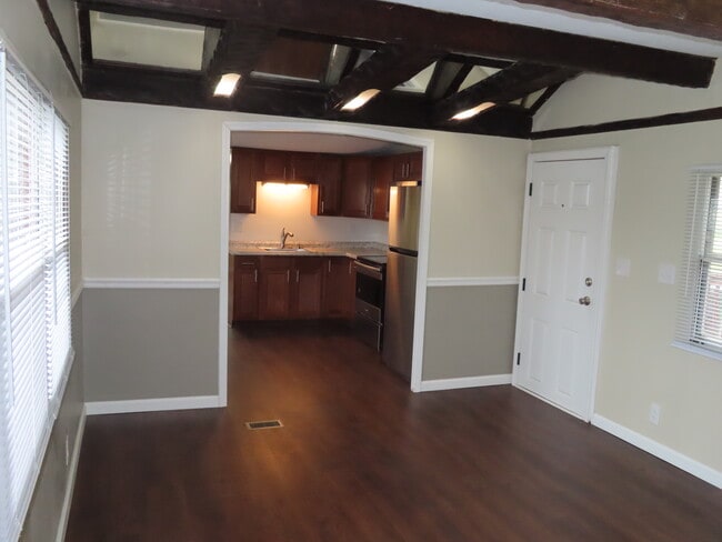 Building Photo - 8911 Pembroke Oak Grove Rd Rental