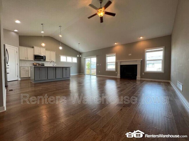 Photo - 305 NE Prairie Wolf Dr