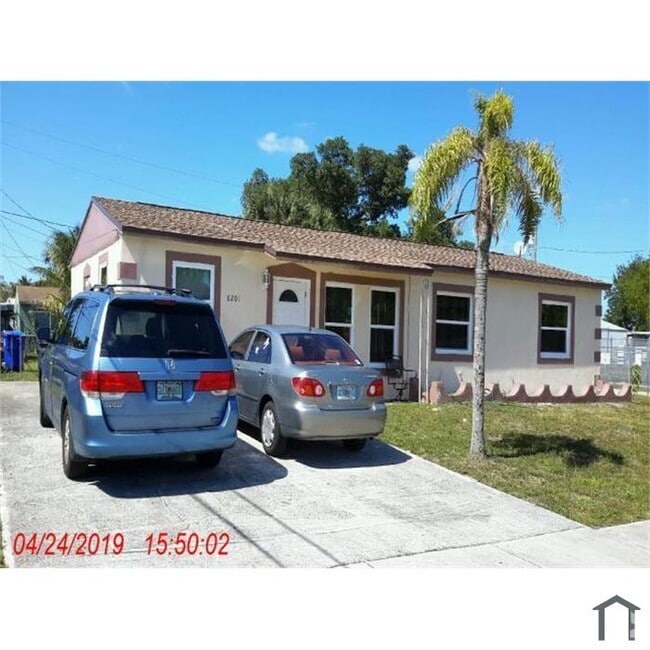 Building Photo - 6201 SW 18th Ct Rental