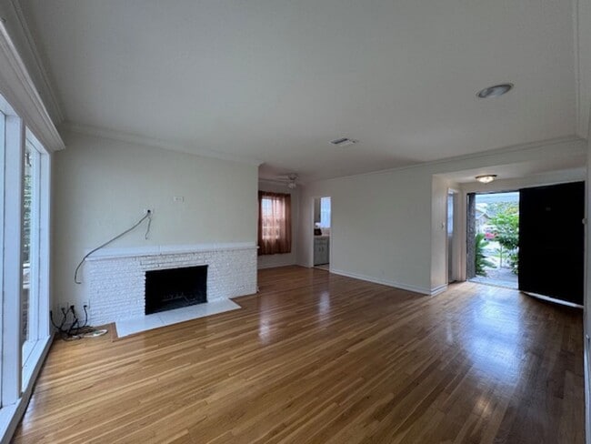 Photo - 3 bed & 2 bath home in EAST side Long Beach
