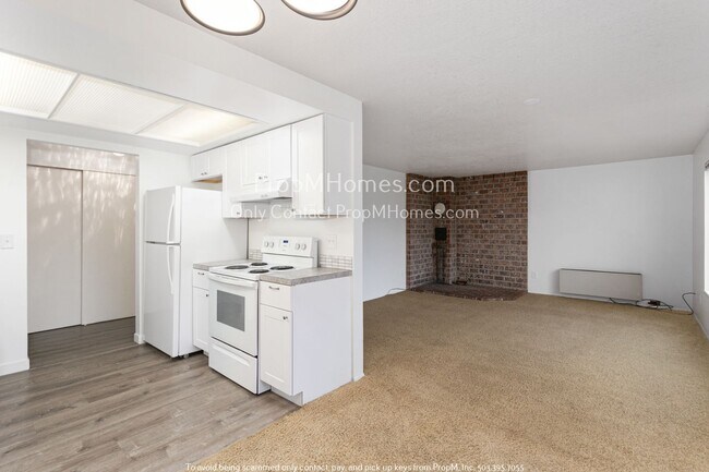 Photo - Cozy Two-Bedroom in Gresham - New Washer/D... Unit 3250 SE 2nd Street
