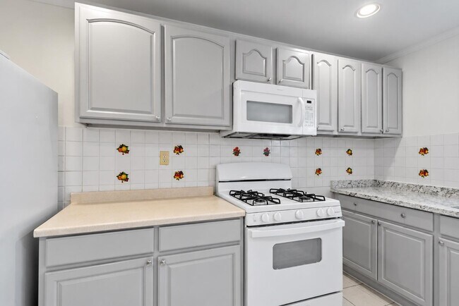 Photo - 303 43rd St Unit 2