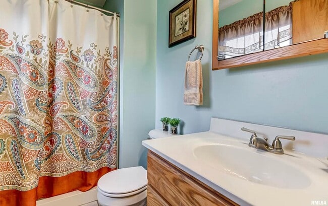 ROCHESTER 3 bedroom 2 bath AVAILABLE NOW! - ROCHESTER 3 bedroom 2 bath AVAILABLE NOW!