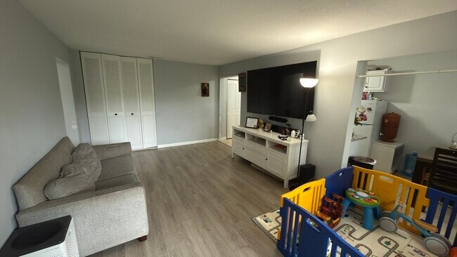 Photo - 8 Shrewsbury Green Dr Unit A