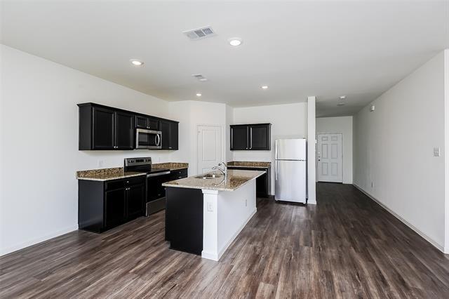 Photo - 505 Canoe Way