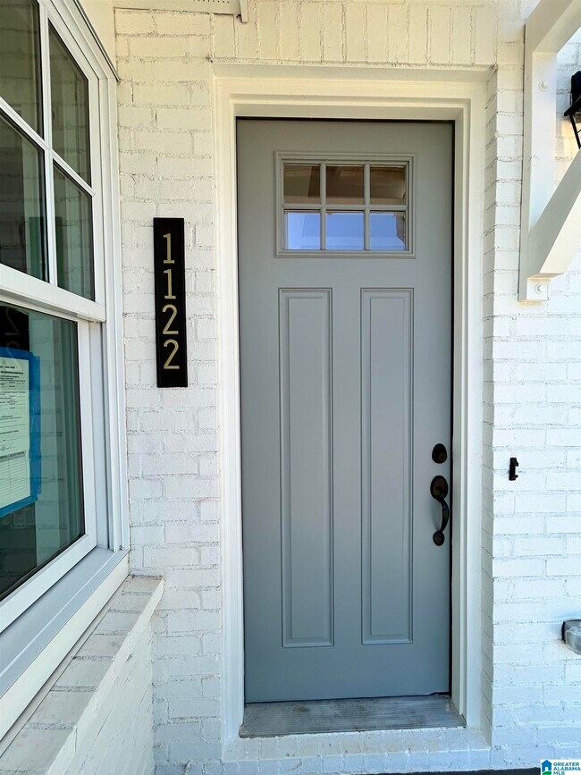 1122 Windsor Sq