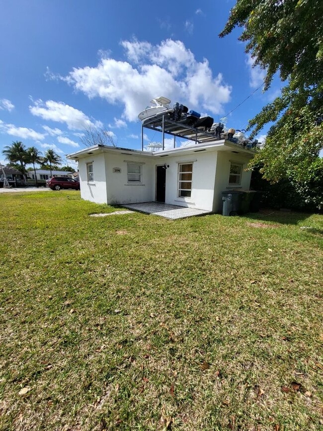 Building Photo - 1998 NE 135th St Unit 1994 NE 135th Street - 1994