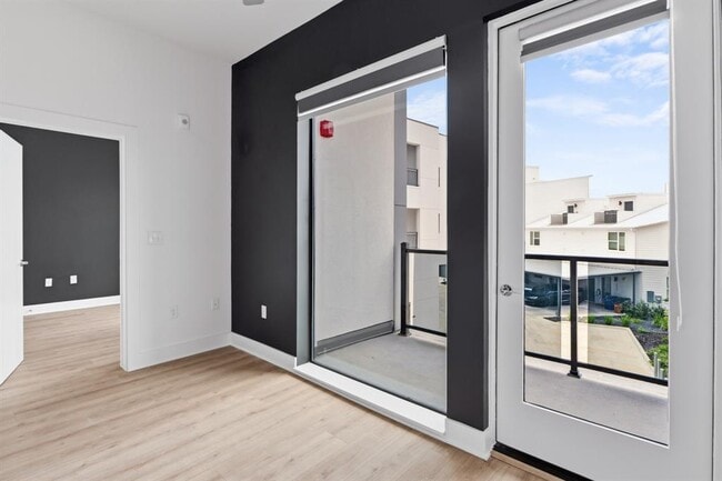 Photo - 3900 Berkman Dr Unit 208