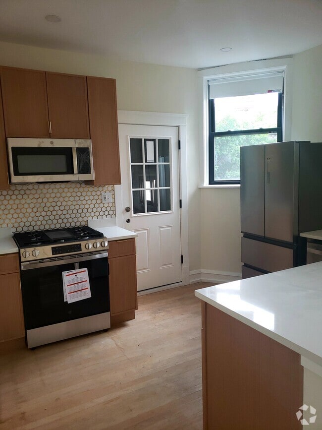 Building Photo - 4638 N Hamilton Ave Unit 2 Rental