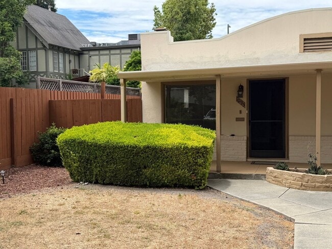 Photo - 1095 Morris Ct