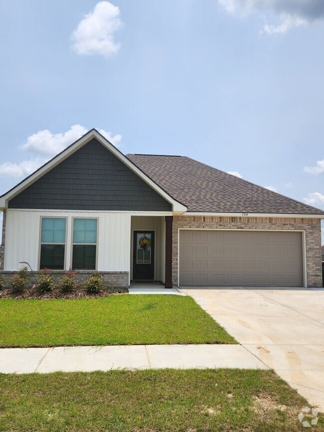 Building Photo - NEW 4 bedroom, 2.5 bath Rental