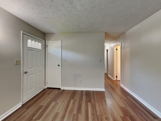 Photo - 1502 Elizabeth Dr