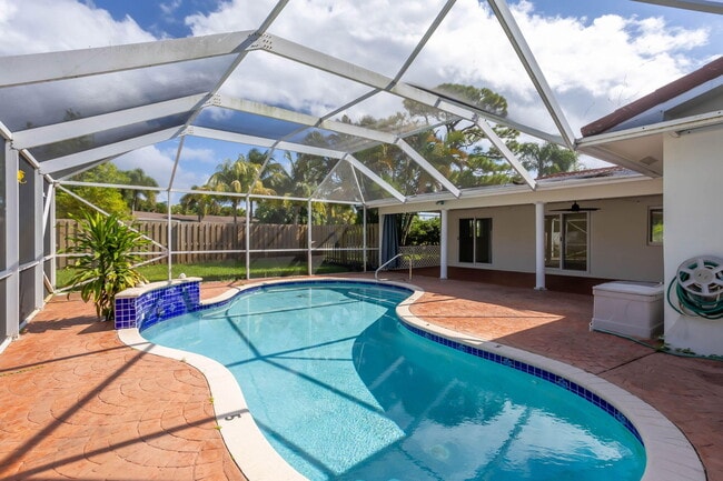 Photo - 905 Sunset Rd