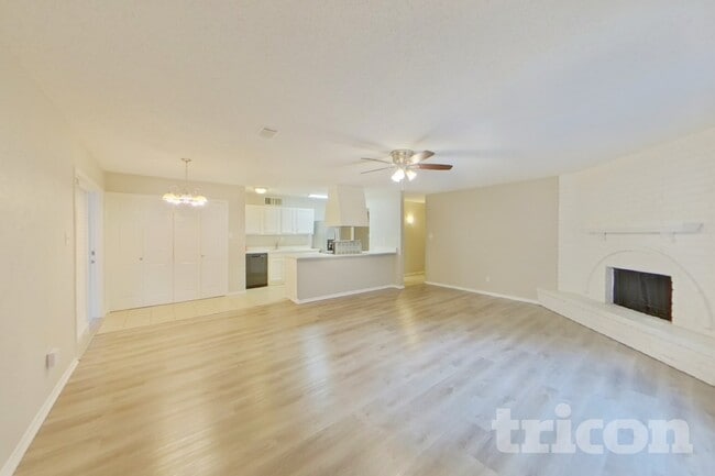 Photo - 7309 Hedge Dr