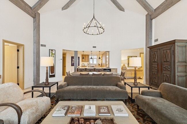 Photo - 168 Chem. au Pied de la Montagne Unit 10