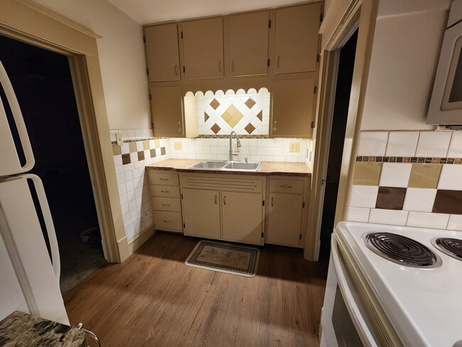 Building Photo - 614 Isabella St Unit 614 1/2