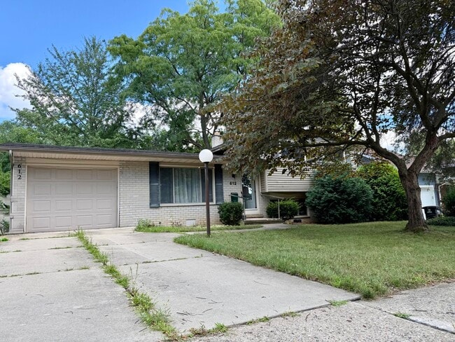 Building Photo - 612 Leona Dr