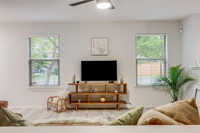 Photo - 5301 Apple Orchard Ln