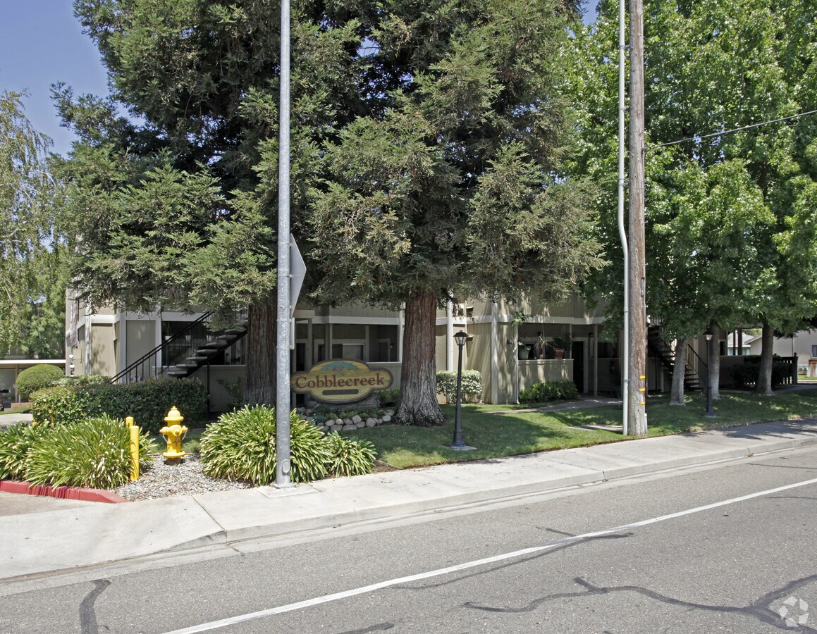 Cobble Creek Apartments - Cobble Creek Apartments
