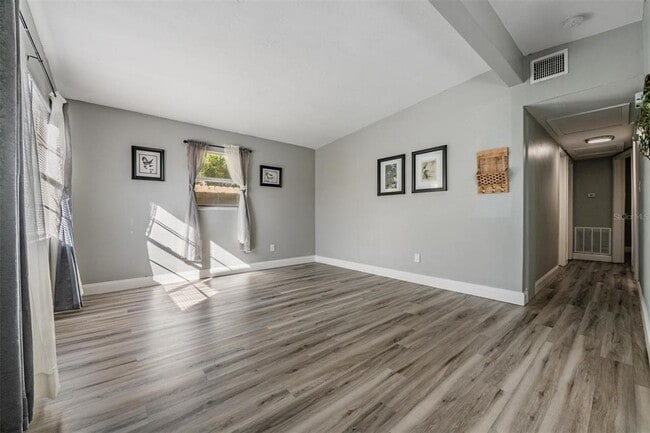 Photo - 810 Jurgens St