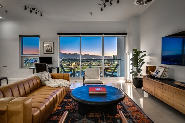 Building Photo - Newport Lofts 1502 Unit 1502